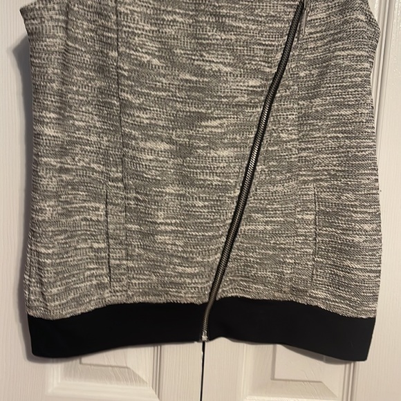NWT New York & Company asymmetrical zipper sleeveless sweater vest size XS - Picture 7 of 9